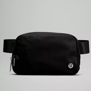 Lululemon Everywhere Belt Bag